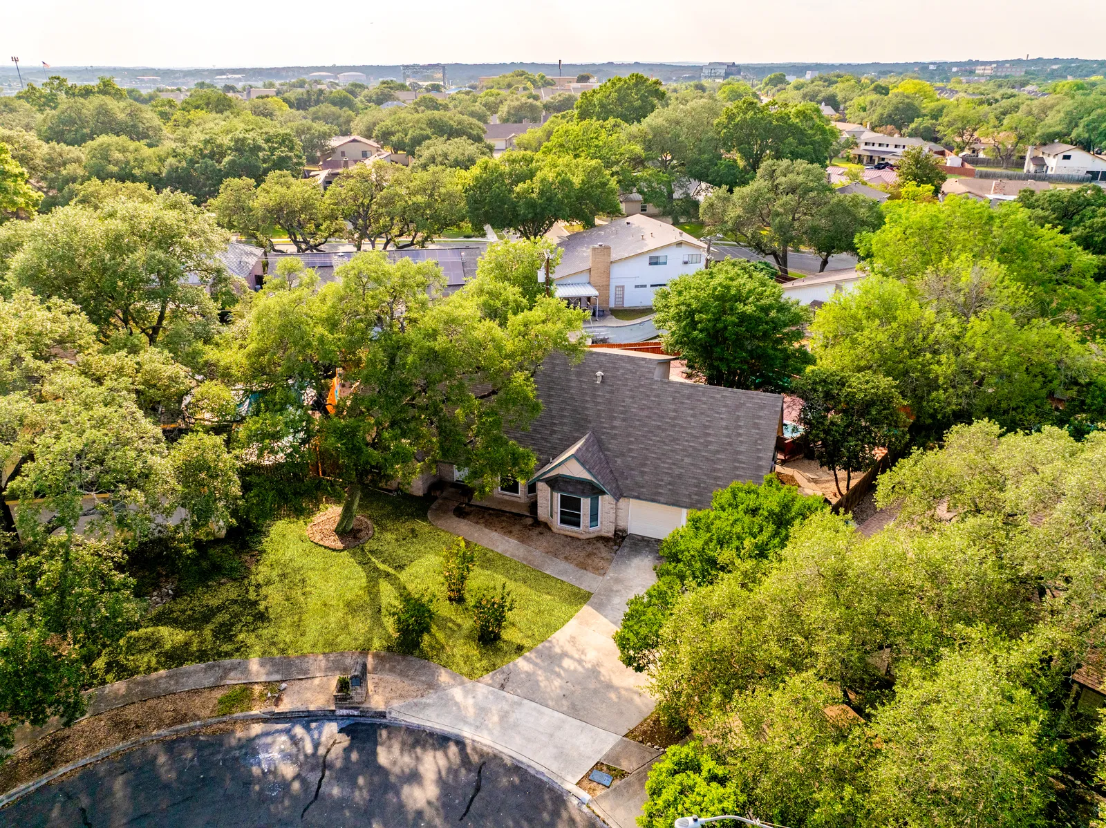 HowdyPlayHaus - Luxury 5BR San Antonio Vacation Rental with Pool & Hot Tub