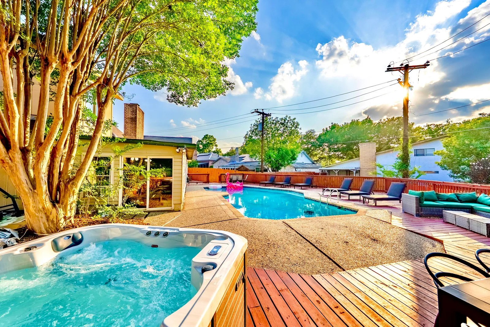 HowdyPlayHaus - Luxury 5BR San Antonio Vacation Rental with Pool & Hot Tub